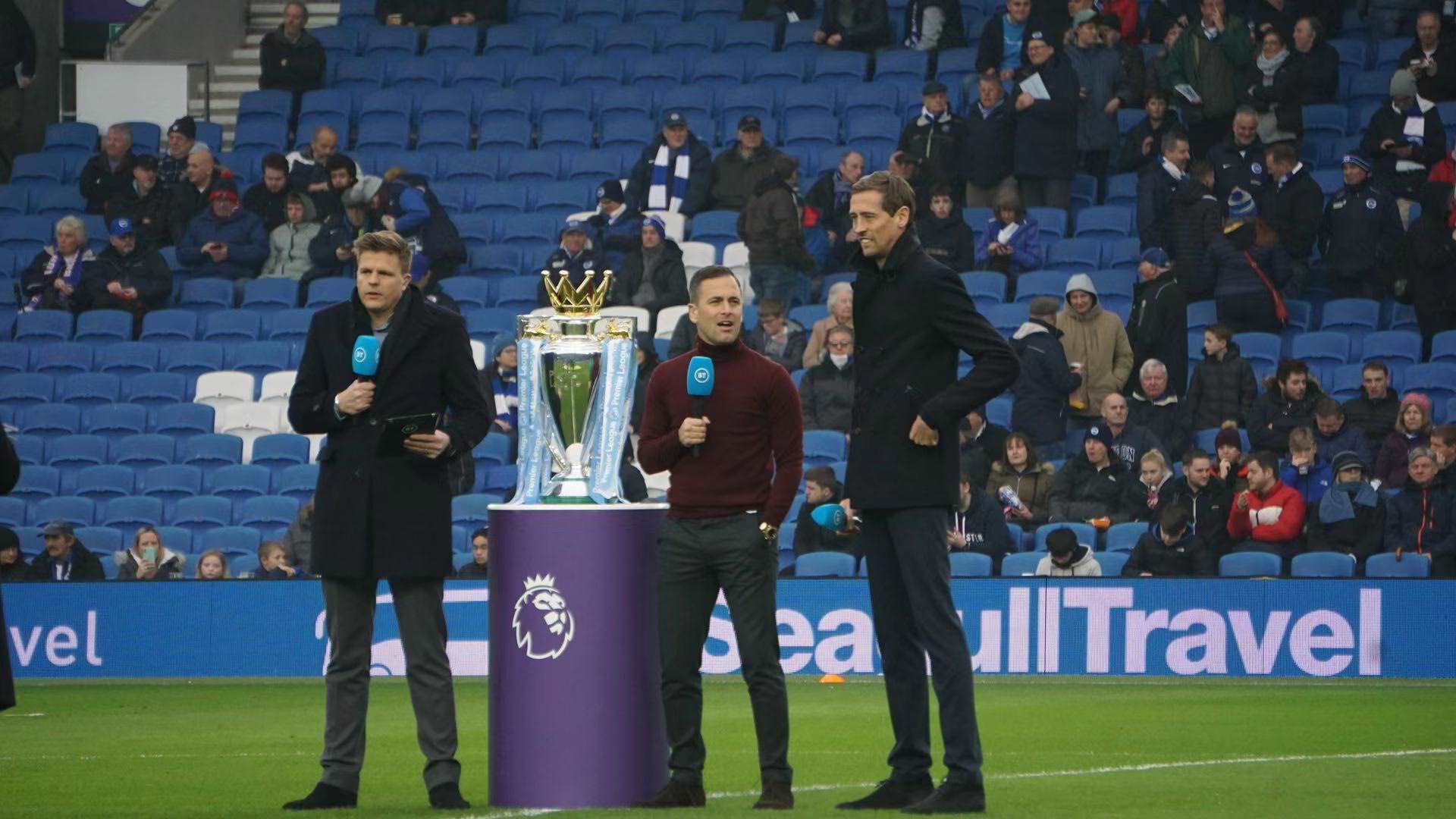 他在帮助防 他在帮助防